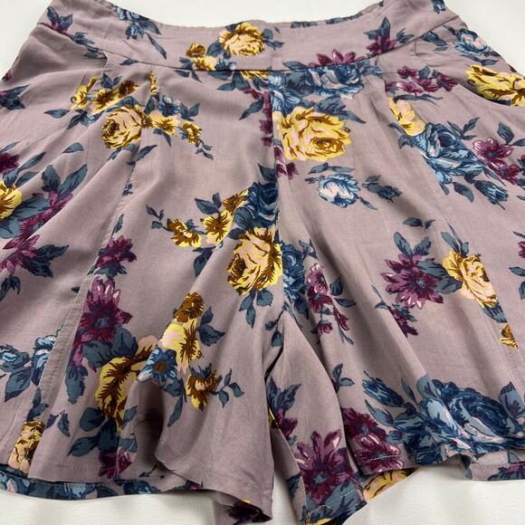 Free People Lavender Floral Rayon Flowy Swing Shorts Wide Leg Side Zip Size 4 - Picture 2 of 8